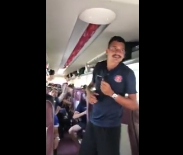 VIDEO: Ngoại binh Sài Gòn FC hát tiếng Việt trên xe bus
