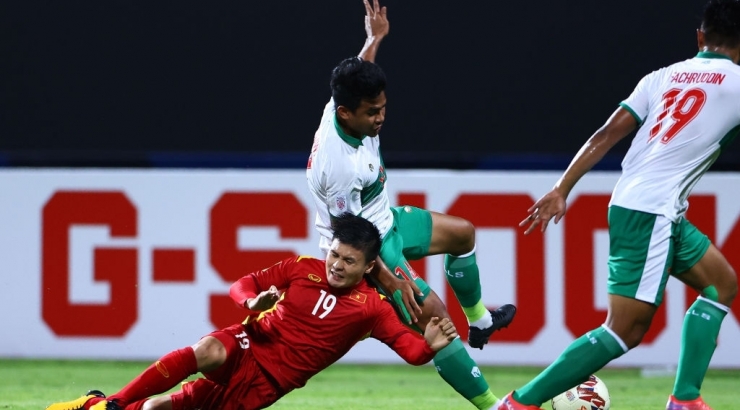 VIDEO: Indonesia tiếp tục 'bỏ bóng đá người' khi đối đầu ĐT Việt Nam