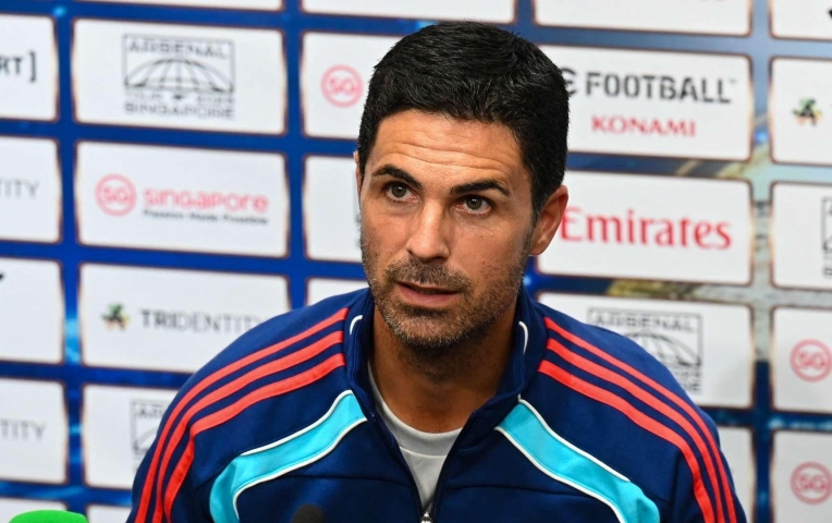 Vừa nâng cup, Arteta báo tin không vui đến fan Arsenal