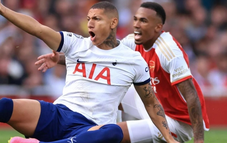 Bị 'cà khịa', sao Arsenal đáp trả khiến đối phương muối mặt