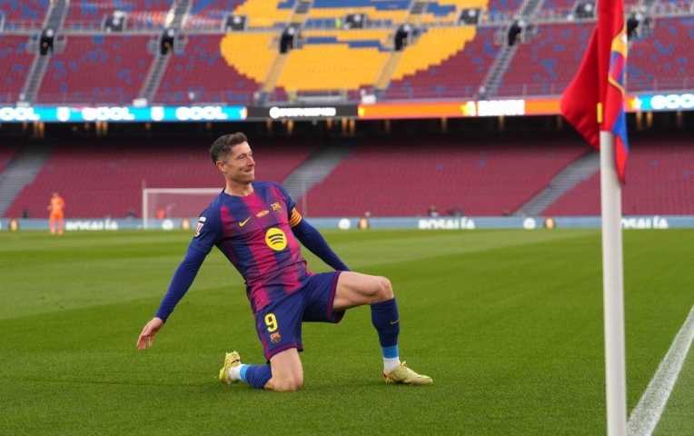 Barca muốn giữ Lewandowski