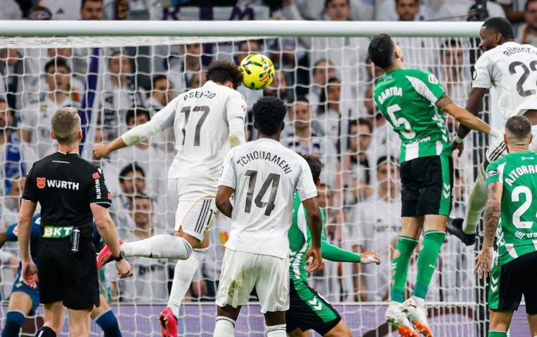 Gonzalo Garcia lập hat trick đẳng cấp, Real Madrid khởi đầu năm mới tưng bừng