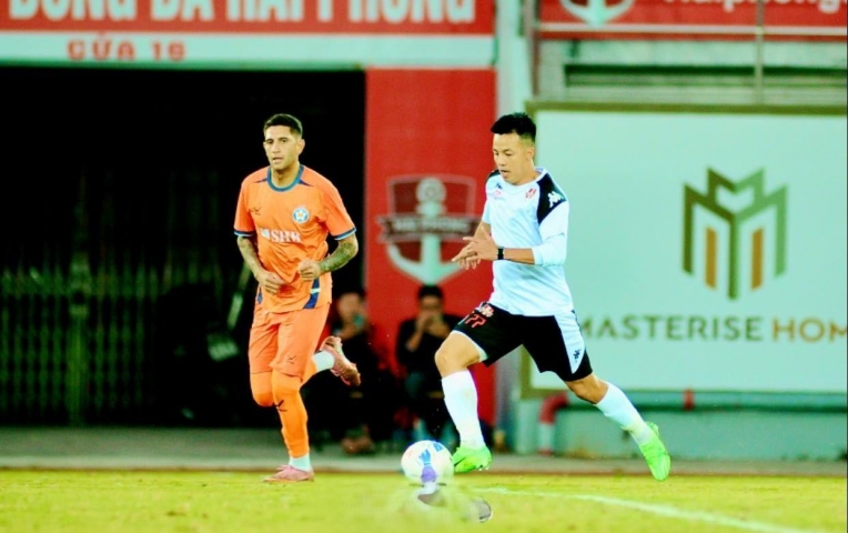 CLB Việt Nam thử việc tiền vệ Argentina từng chinh chiến Nam Mỹ