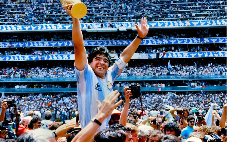 Diego Maradona được đưa vào lăng mộ ở thủ đô Argentina