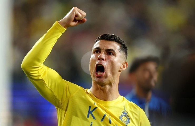 Cristiano Ronaldo từ chối nhận thưởng vì trọng tài