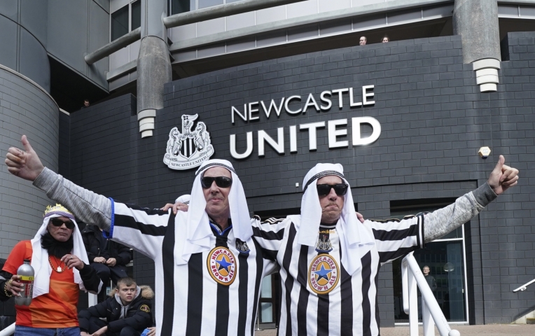 Có vé dự C1, ông chủ Newcastle tuyên bố 'chi tất tay' trên TTCN