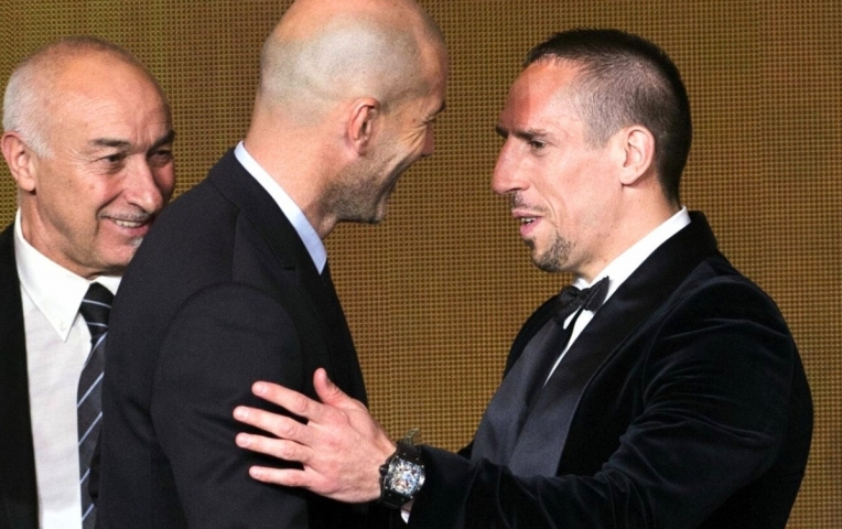 Zidane cập bến 'ông kẹ' châu Âu, xác nhận luôn trợ lý số 1?