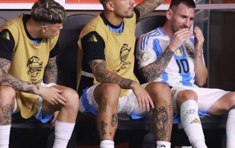 Garnacho gửi bình luận sáu chữ khi thấy Messi rơi nước mắt