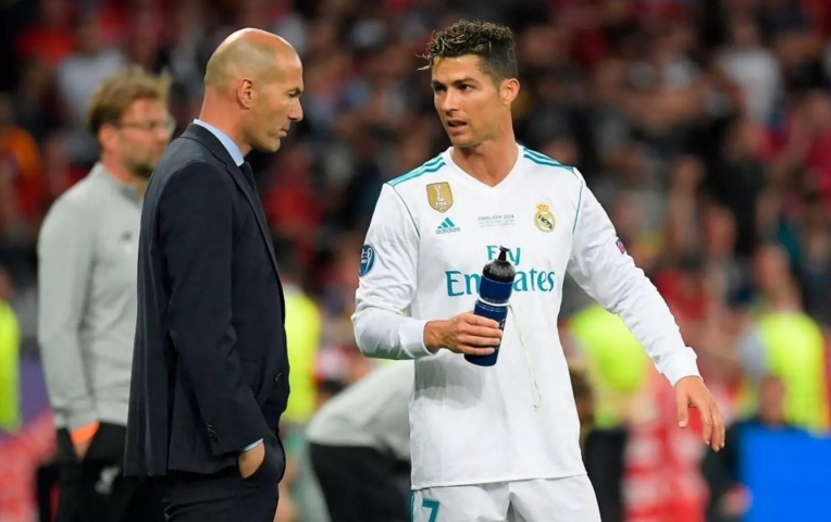 Al Nassr sa thải HLV, Ronaldo muốn tái hợp Zidane