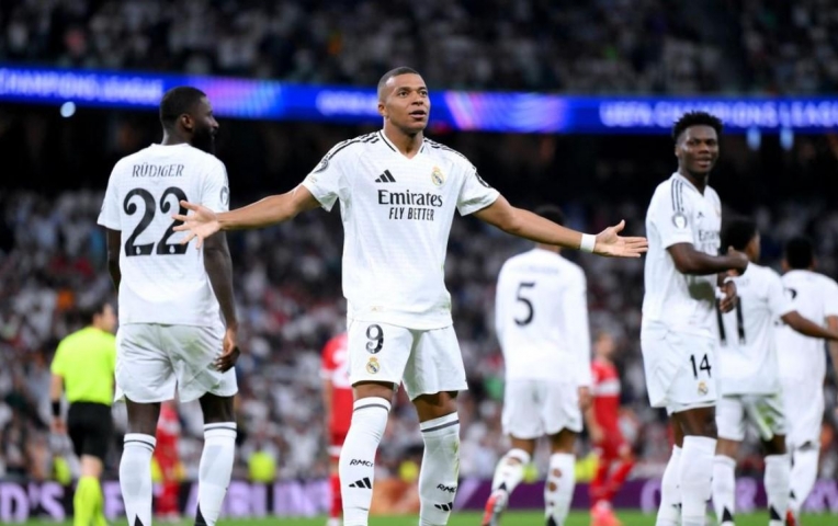 Mbappe ghi danh vào lịch sử Champions League