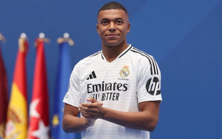 Kylian Mbappe giành giải thưởng đầu tiên của Real Madrid