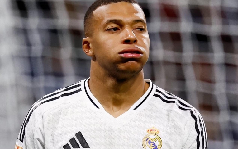 Kylian Mbappe lập kỷ lục việt vị châu Âu, Real Madrid lo lắng