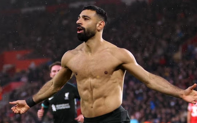 Arne Slot và CĐV Liverpool đồng loạt xin một điều từ Salah