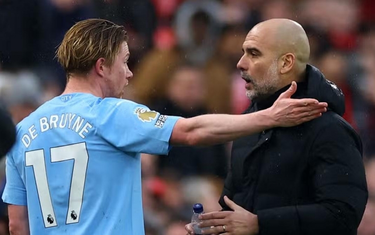 Man City lao dốc vì Pep hục hặc với De Bruyne