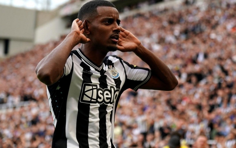 Newcastle hét giá Alexander Isak trên trời