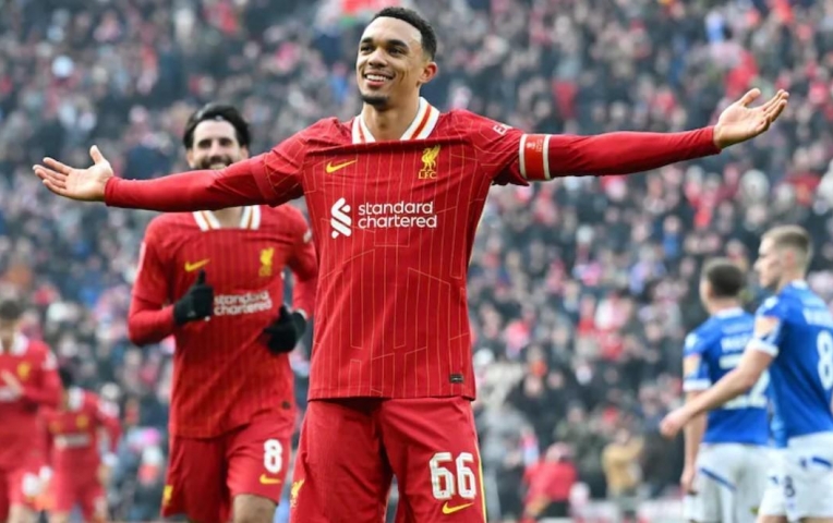 Alexander-Arnold lập siêu phẩm, Liverpool thắng dễ Accrington