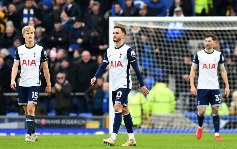 Tottenham sa lầy khủng hoảng, HLV Postecoglou gắt gỏng nói một điều