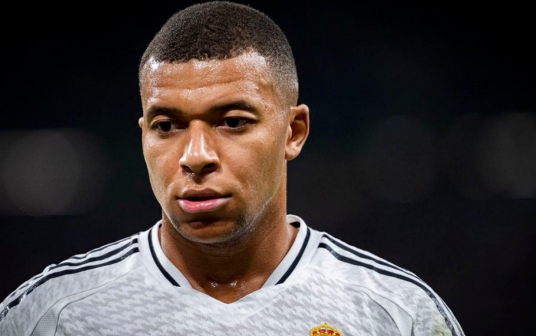 Mbappe bất ngờ bị NHM biểu tình phản đổi