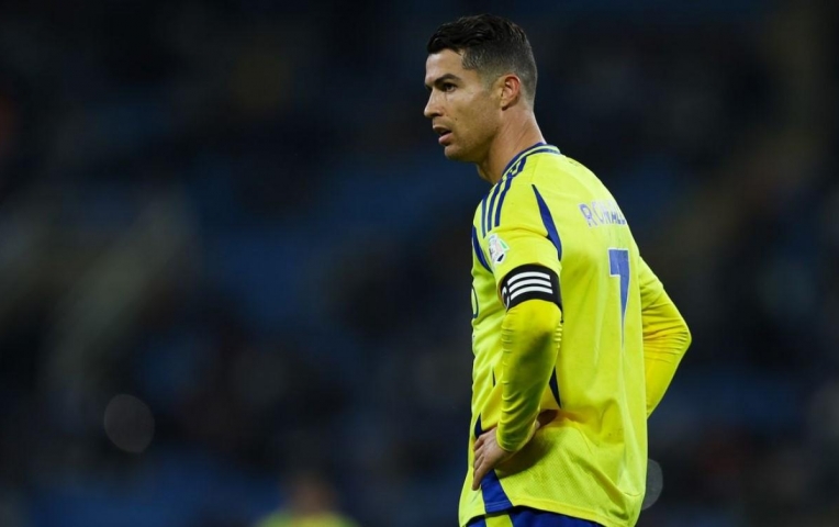 Ronaldo bị huyền thoại mắng té tát