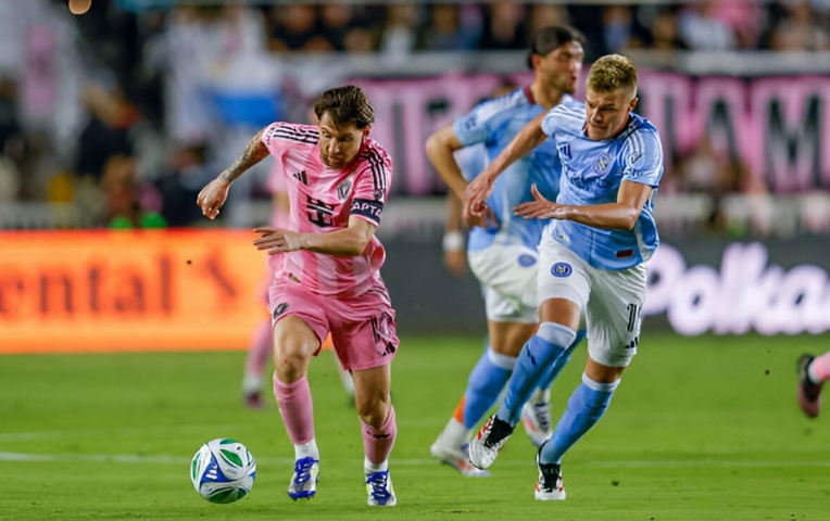 Messi cú đúp kiến tạo, Inter Miami hòa chật vật ngày ra quân MLS