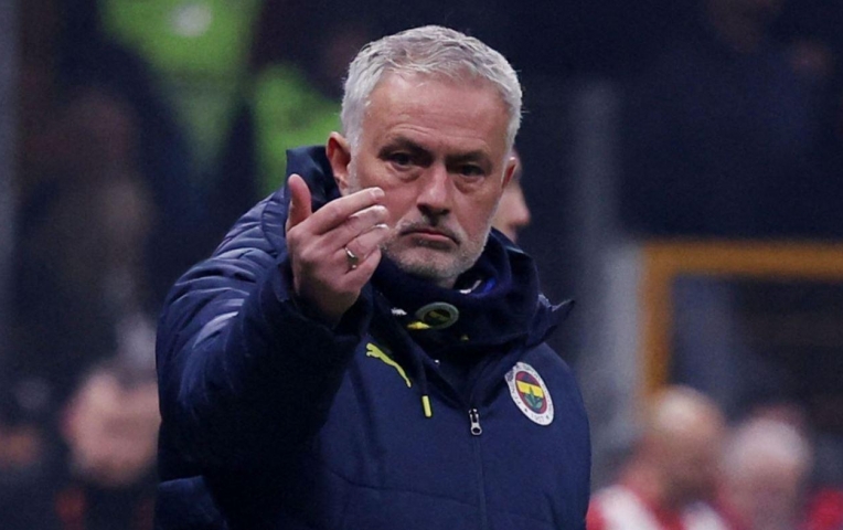 Mourinho sắp bị cấm chỉ đạo tới 10 trận