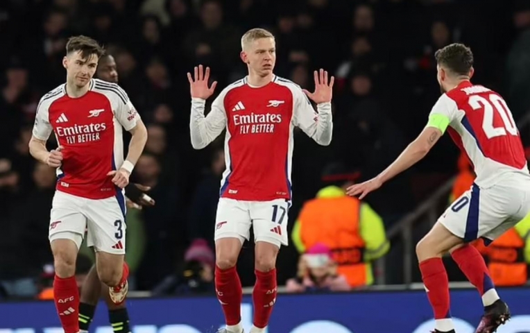 Fan Arsenal 'nóng mắt' với Zinchenko