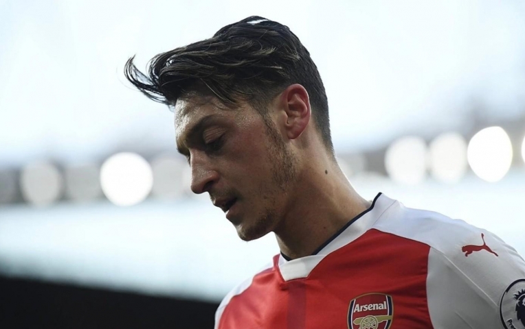 Mesut Ozil bị CLB cũ cấm tiệt