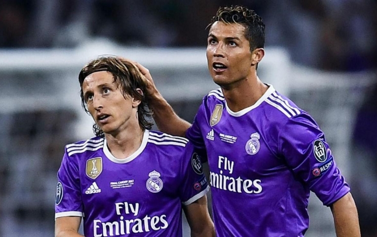 Cristiano Ronaldo phá vỡ im lặng khi Modric rời Real Madrid