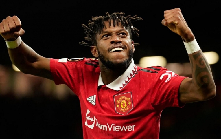 Ông lớn ra tay, Fred chuẩn bị tái xuất Premier League