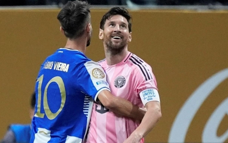 Tranh cãi dữ dội ngày Messi lập siêu phẩm