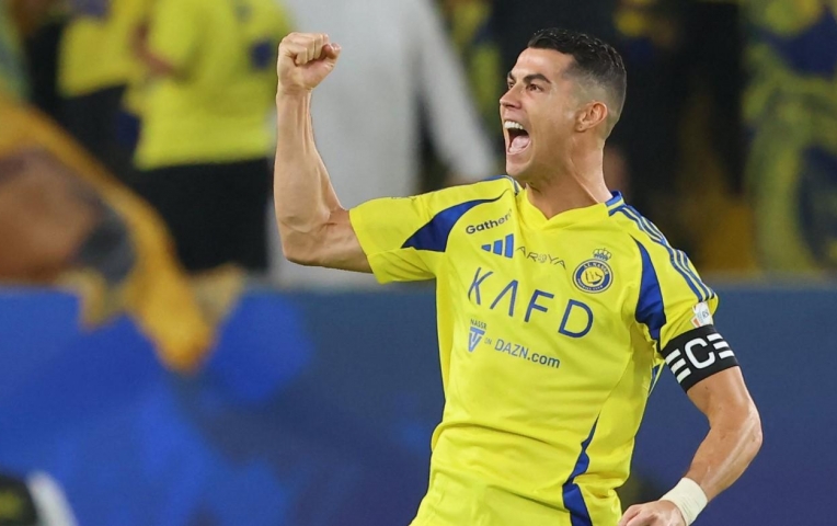 Ronaldo ký siêu hợp đồng, chốt tương lai đến World Cup 2026