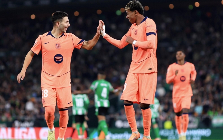 Ferran Torres lập hattrick, Barcelona hạ Betis chễm chệ ngôi đầu La Liga