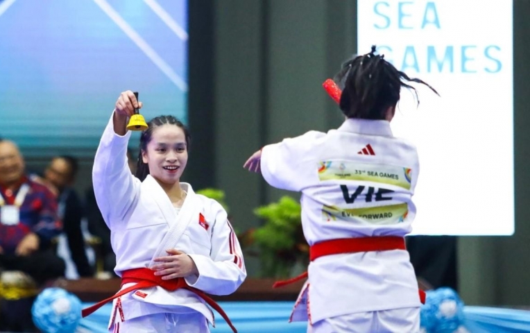 Bộ đôi võ sĩ trẻ bùng nổ cảm xúc khi giành huy chương đầu tiên cho Việt Nam