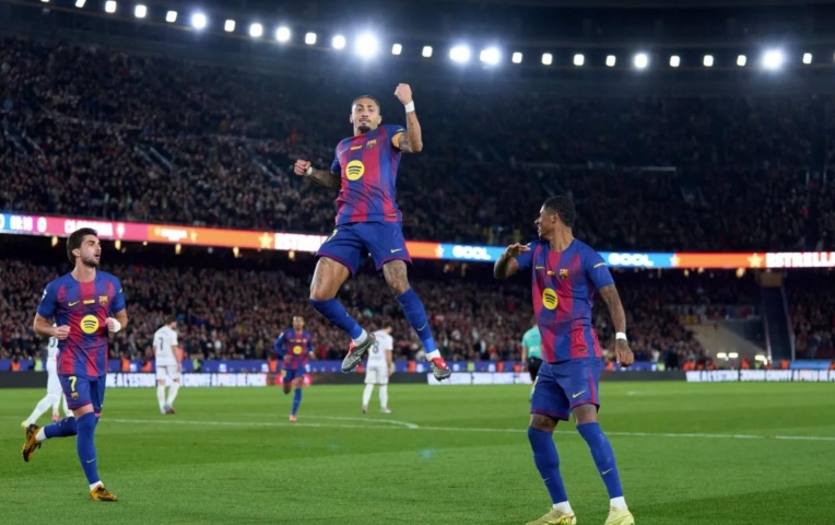 Raphinha lập cú đúp, Barca bỏ xa Real Madrid 7 điểm ở La Liga