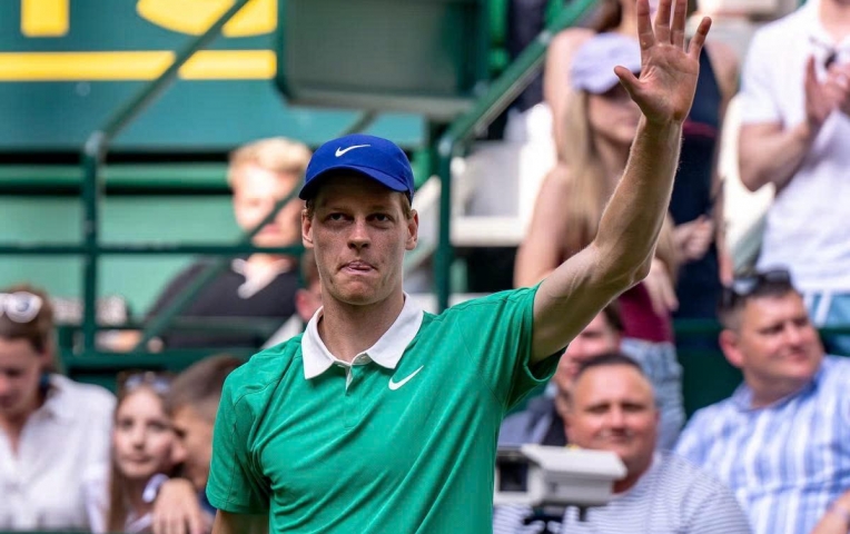 Bị loại sớm ở Halle, Sinner quyết tâm chuẩn bị kỹ cho Wimbledon