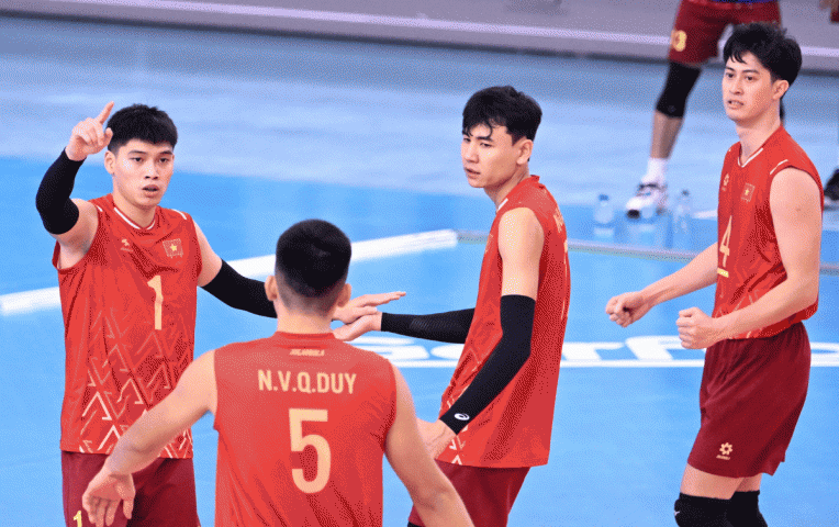 Cầu thủ bóng chuyền Việt Nam dính chấn thương vì... ăn mừng