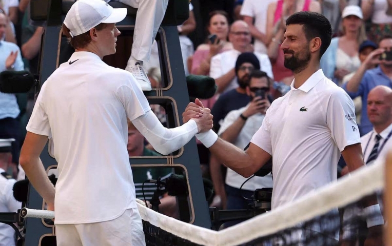 Hành động bất ngờ của Sinner sau khi 'hủy diệt' Djokovic