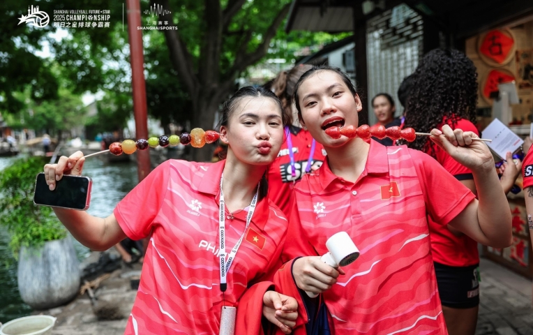 Tuyển bóng chuyền nữ Việt Nam du hí tại Thượng Hải