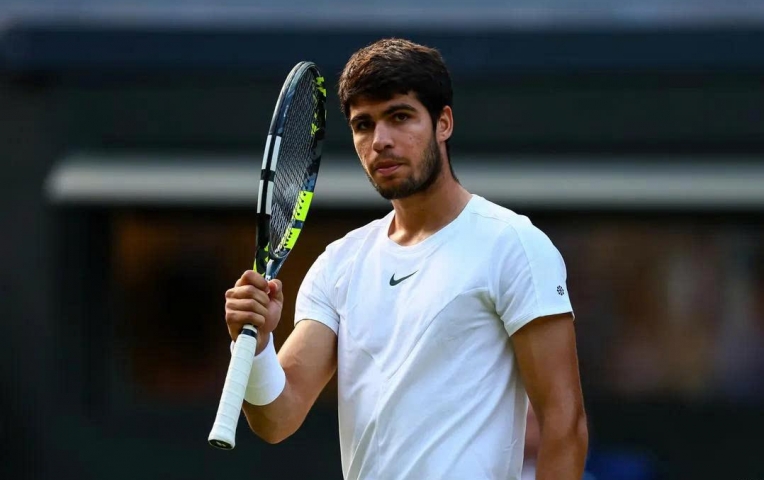 Zverev dằn mặt Alcaraz và Sinner