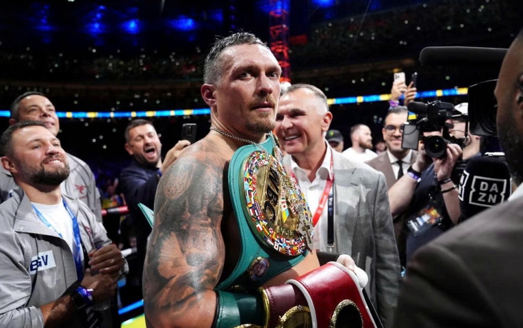Usyk hạ đo ván Dubois, tiếp tục vô địch tuyệt đối
