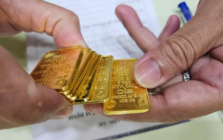 Giá vàng hôm nay trưa 4/8: Vàng trong nước giảm nhẹ