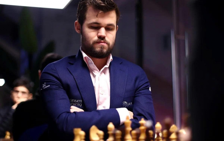 Vua cờ Magnus Carlsen tuyên chiến với Ronaldo