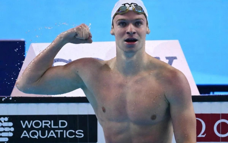 'Tiểu Michael Phelps' phá kỷ lục bơi lội tồn tại 14 năm
