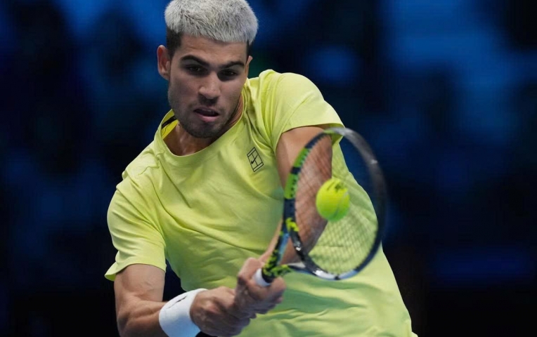 Alcaraz vào bán kết ATP Finals, chắc chắn giữ ngôi số 1 thế giới