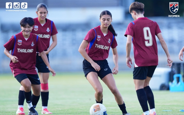 HLV ĐT Thái Lan bất ngờ đổi 'giáo án' trước trận gặp Singapore