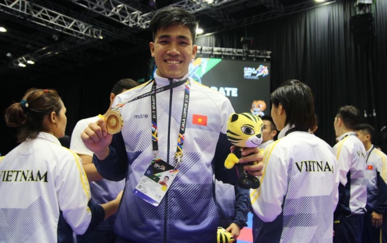 VĐV cầm cờ cho Đoàn thể thao Việt Nam tự tin giành HCV SEA Games 33