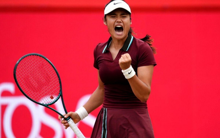 Emma Raducanu lần đầu lên ngôi số 1 tennis Anh sau hai năm