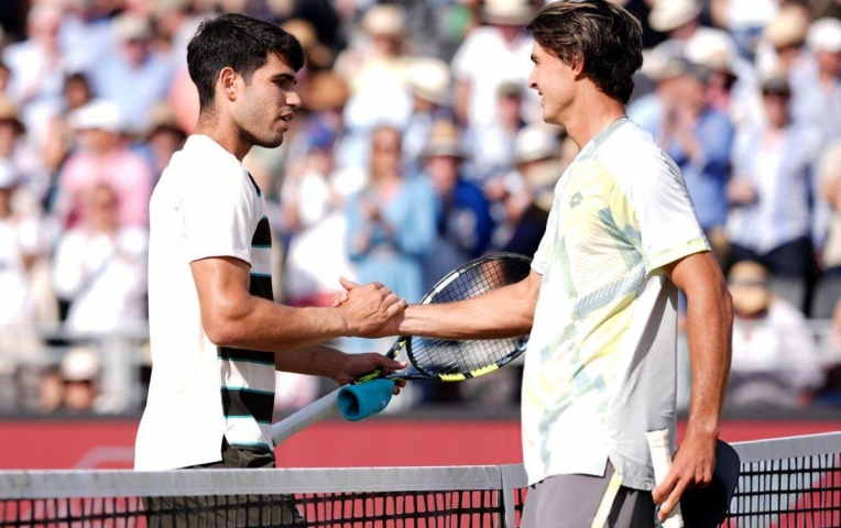 Kết quả tennis 17/6: Alcaraz, Sinner khởi đầu mùa giải sân cỏ thuận lợi