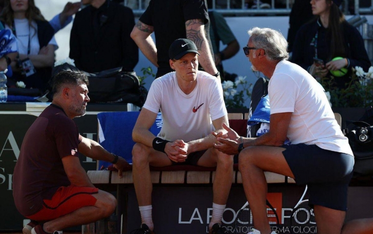 Sinner sa thải thầy cũ của Djokovic ngay trước thềm Wimbledon 2025