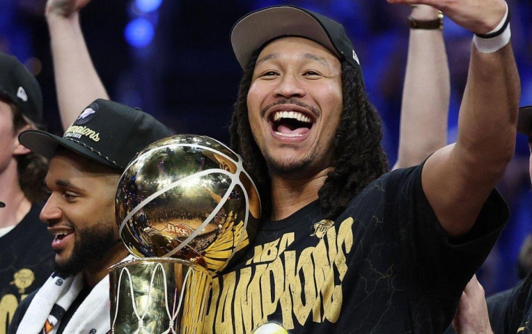 Sao bóng rổ gốc Việt được ĐKVĐ NBA gia hạn hợp đồng